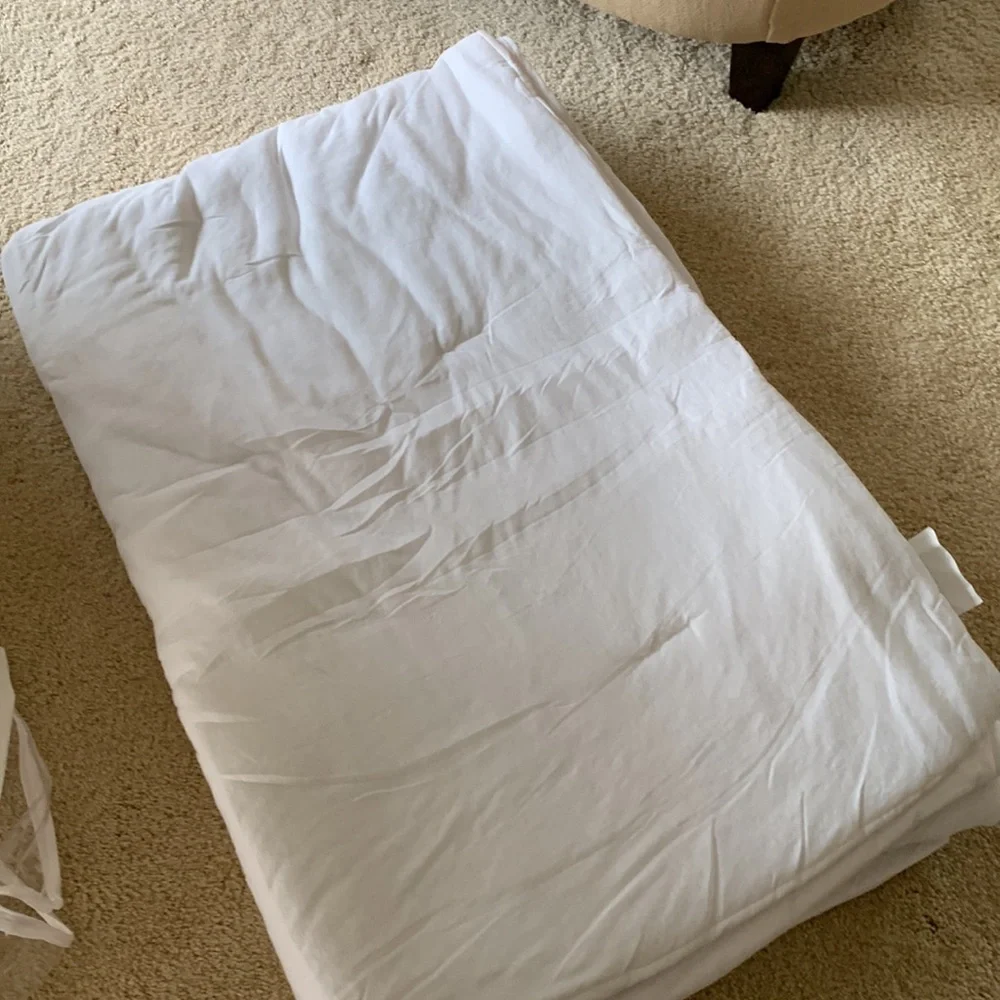 Room essentials white comforter twin xl BNWT